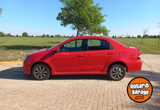 Autos - Toyota Etios xls 2018 Nafta 100000Km - En Venta