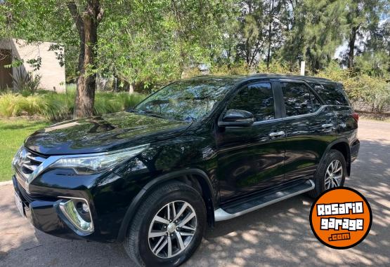 Camionetas - Toyota Hilux SW4 SRX AT 7A 2018 Diesel 183000Km - En Venta