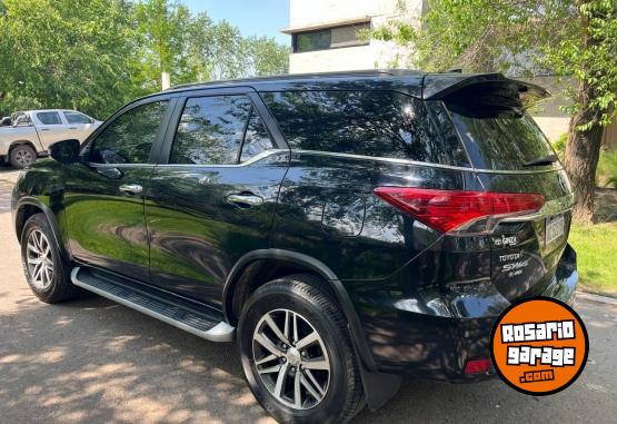 Camionetas - Toyota Hilux SW4 SRX AT 7A 2018 Diesel 183000Km - En Venta