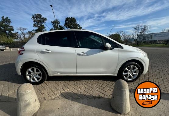 Autos - Peugeot 208 ALLURE NAV 2014 Nafta 119000Km - En Venta