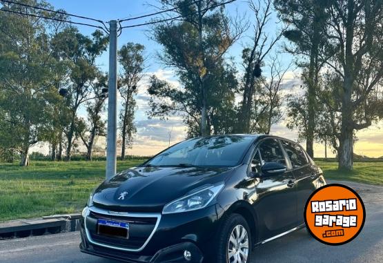 Autos - Peugeot 208 2017 Nafta 61000Km - En Venta