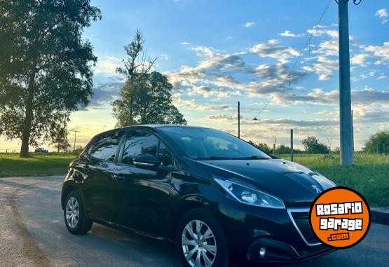 Autos - Peugeot 208 2017 Nafta 61000Km - En Venta