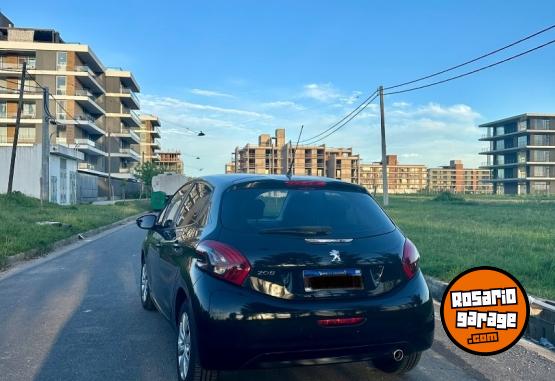 Autos - Peugeot 208 2017 Nafta 61000Km - En Venta