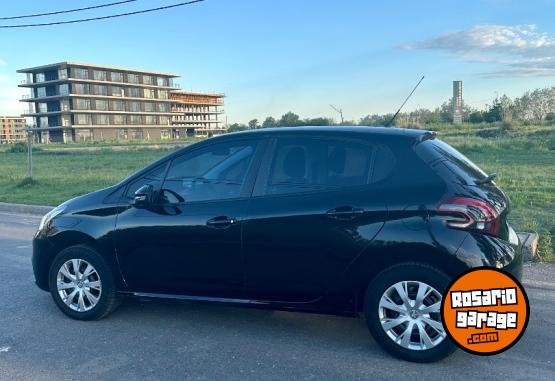 Autos - Peugeot 208 2017 Nafta 61000Km - En Venta