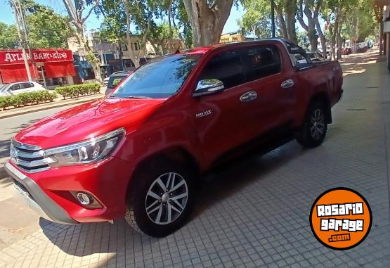 Camionetas - Toyota Hilux SRX 4x4 2017 Diesel 165000Km - En Venta