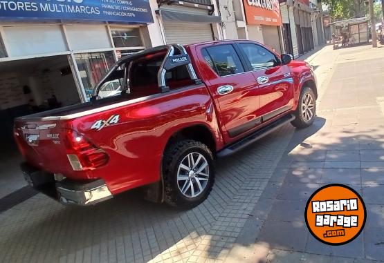 Camionetas - Toyota Hilux SRX 4x4 2017 Diesel 165000Km - En Venta