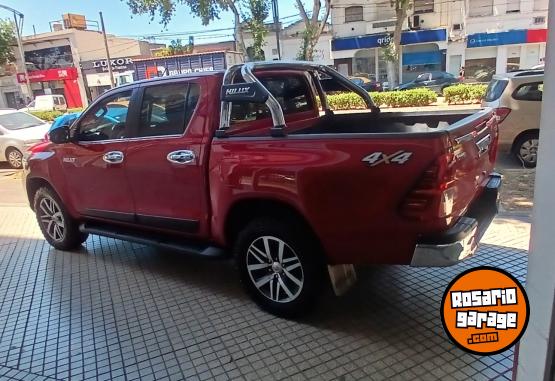 Camionetas - Toyota Hilux SRX 4x4 2017 Diesel 165000Km - En Venta