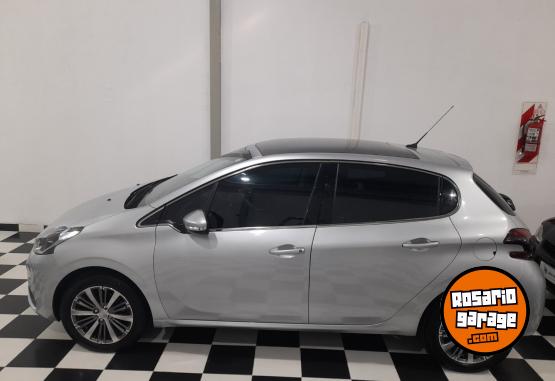 Autos - Peugeot 208 2017 Nafta 89000Km - En Venta