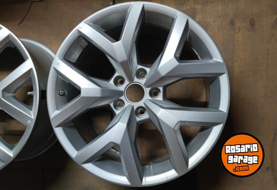 Accesorios para Autos - 2 Llantas AMAROK 19" IMPECABLES $800.000 las dos. NO BAJO PRECIO - En Venta