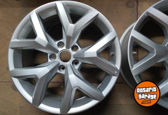 Accesorios para Autos - 2 Llantas AMAROK 19" IMPECABLES $800.000 las dos. NO BAJO PRECIO - En Venta