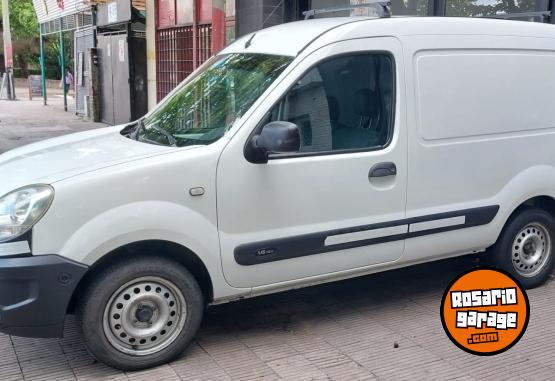 Utilitarios - Renault Kangoo 2015 GNC 111111Km - En Venta