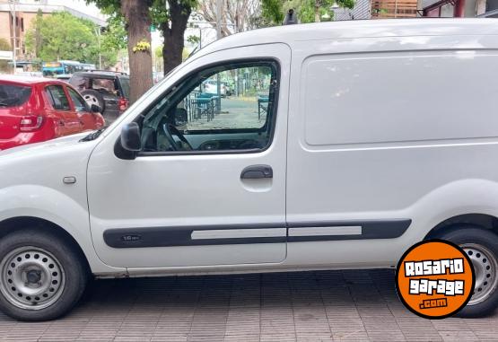 Utilitarios - Renault Kangoo 2015 GNC 111111Km - En Venta