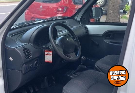 Utilitarios - Renault Kangoo 2015 GNC 111111Km - En Venta