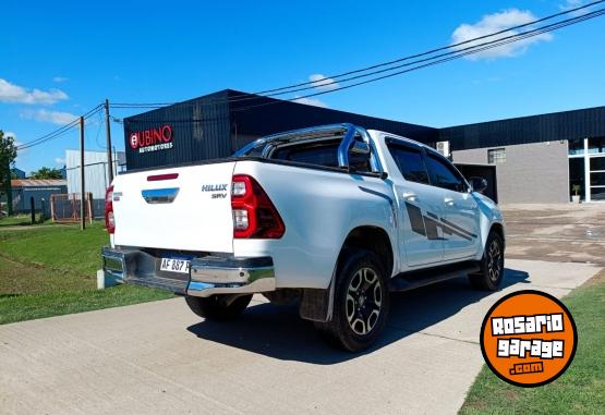 Camionetas - Toyota HILUX DC SRV 2.8 TDI AT 2022 Diesel 15500Km - En Venta