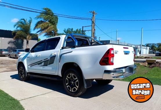 Camionetas - Toyota HILUX DC SRV 2.8 TDI AT 2022 Diesel 15500Km - En Venta