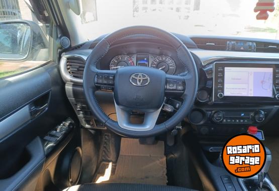 Camionetas - Toyota HILUX DC SRV 2.8 TDI AT 2022 Diesel 15500Km - En Venta