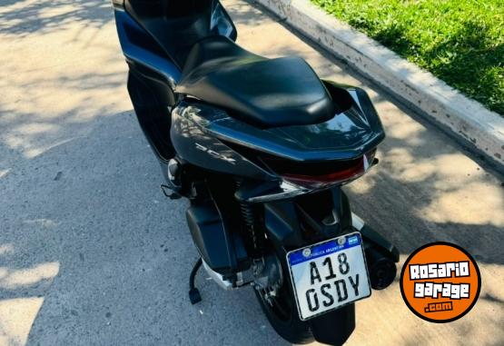 Motos - Honda PCX 2023 Nafta 9500Km - En Venta