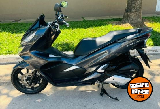 Motos - Honda PCX 2023 Nafta 9500Km - En Venta