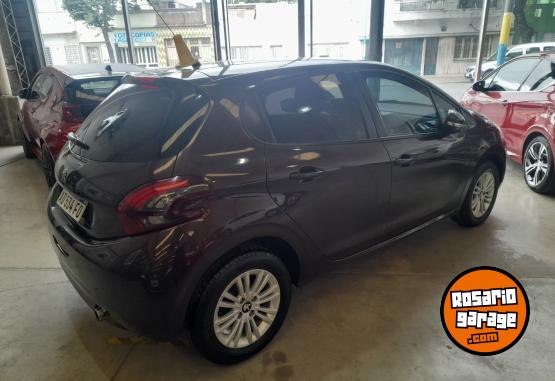 Autos - Peugeot 208 2019 Nafta 62000Km - En Venta