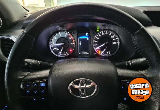 Camionetas - Toyota HILUX SRX 4X2 A/T 2022 Diesel 57300Km - En Venta