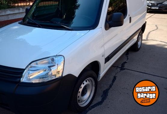 Utilitarios - Citroen Berlingo furgon 2024 Diesel 5000Km - En Venta