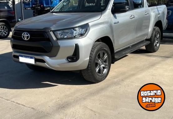 Camionetas - Toyota Hilux SR 2022 Diesel 38000Km - En Venta