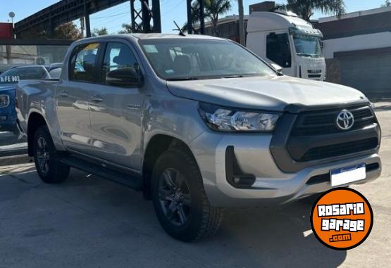 Camionetas - Toyota Hilux SR 2022 Diesel 38000Km - En Venta