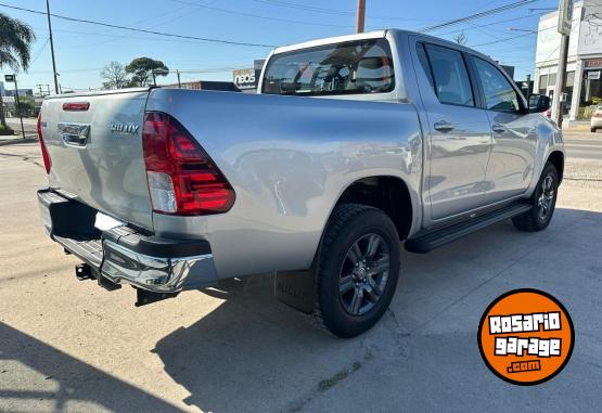 Camionetas - Toyota Hilux SR 2022 Diesel 38000Km - En Venta