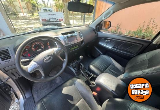 Camionetas - Toyota HILUX D/C SRV MT 4X2 2015 Diesel 238000Km - En Venta