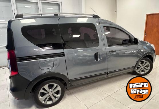 Utilitarios - Renault KANGOO STEPWAY 2019 Nafta 82000Km - En Venta