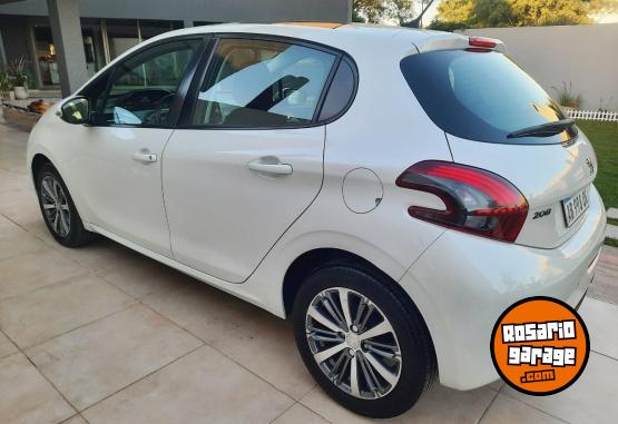 Autos - Peugeot 208 2017 Nafta 99000Km - En Venta