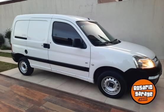 Utilitarios - Peugeot Partner 2015 Diesel 100000Km - En Venta