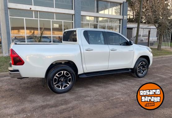 Camionetas - Toyota Hilux SRX 2021 Diesel 76000Km - En Venta