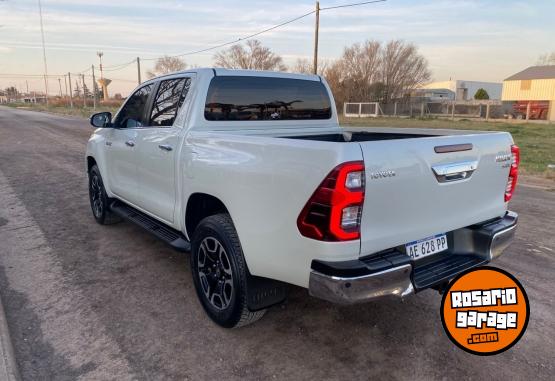 Camionetas - Toyota Hilux SRX 2021 Diesel 76000Km - En Venta