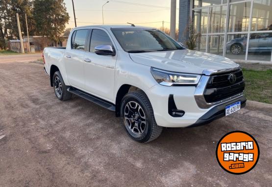 Camionetas - Toyota Hilux SRX 2021 Diesel 76000Km - En Venta