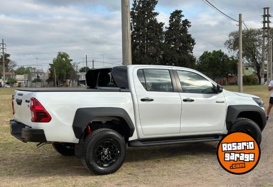 Camionetas - Toyota Hilux Gr Sport lV 2023 Diesel 9500Km - En Venta