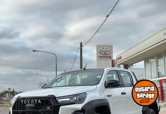 Camionetas - Toyota Hilux Gr Sport lV 2023 Diesel 9500Km - En Venta