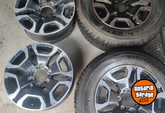 Accesorios para Autos - Llantas 18" Toyota Hilux SRX originales MUY BUENA $1.900.000. NO BAJO PRECIO. - En Venta