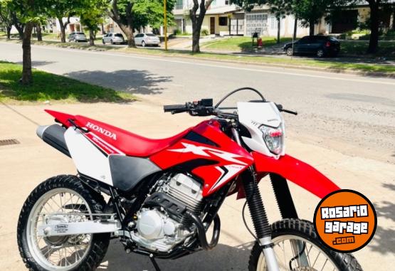 Motos - Honda Tornado XR 250 2023 Nafta 1300Km - En Venta