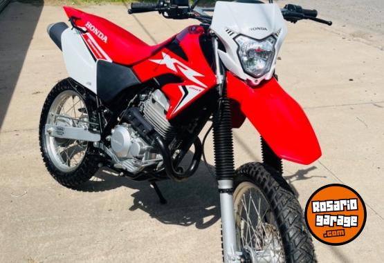 Motos - Honda Tornado XR 250 2023 Nafta 1300Km - En Venta