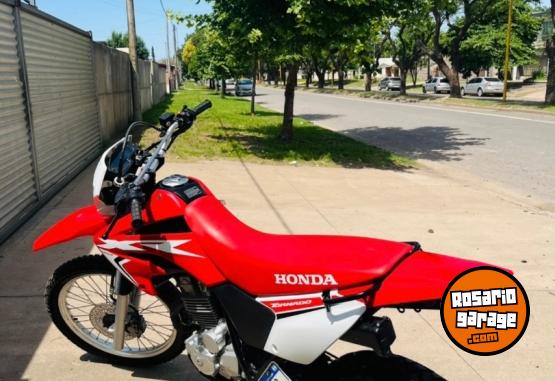 Motos - Honda Tornado XR 250 2023 Nafta 1300Km - En Venta