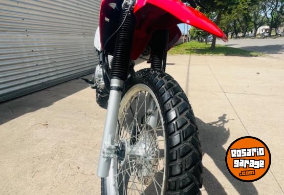 Motos - Honda Tornado XR 250 2023 Nafta 1300Km - En Venta