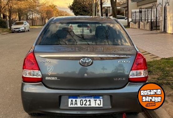 Autos - Toyota Etios 2016 Nafta 121000Km - En Venta