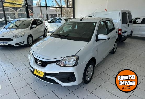 Autos - Toyota Etios X 2023 Nafta 0Km - En Venta