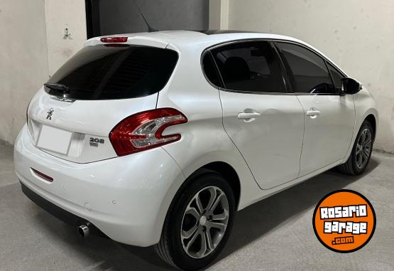 Autos - Peugeot 208 2015 Nafta 156000Km - En Venta