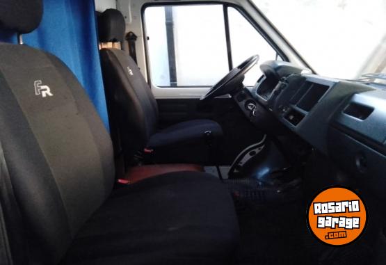 Utilitarios - Renault Trafic larga 2002 Diesel 249000Km - En Venta