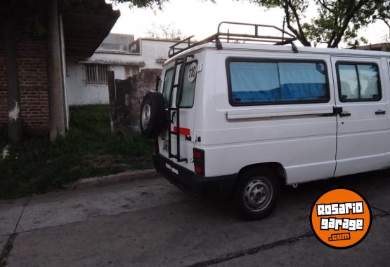 Utilitarios - Renault Trafic larga 2002 Diesel 249000Km - En Venta