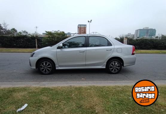 Autos - Toyota Etios clara at 2020 Nafta 57000Km - En Venta