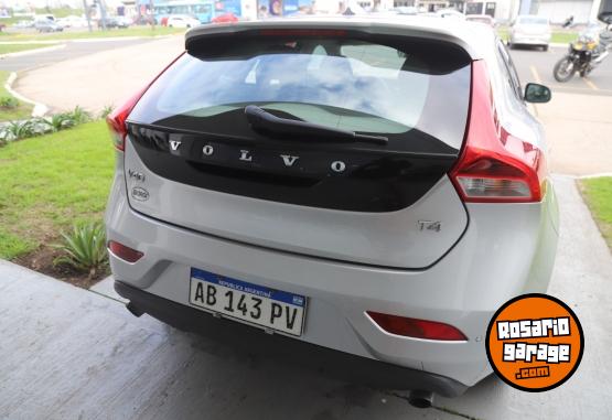 Autos - Volvo V40 T4 2.0 Momentum 2017 Nafta 33800Km - En Venta