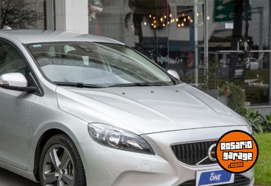 Autos - Volvo V40 T4 2.0 Momentum 2017 Nafta 33800Km - En Venta